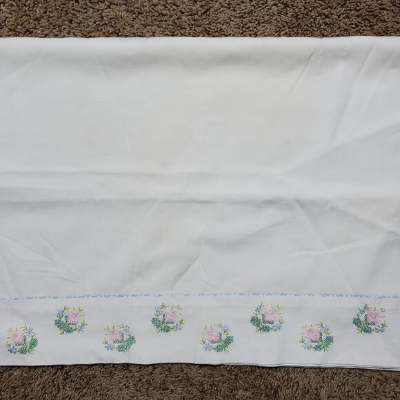 Vintage Pillow Case Cover Pink Blue Cross Stitch w/ Crochet Edge 28x20 Inch - Picture 1 of 3